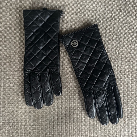 MICHAEL Michael Kors Quilted Black Leather Gloves - Picture 1 of 4